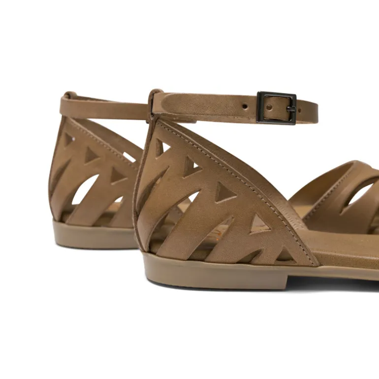 Sandalias planas Porronet paula taupe de piel con talón troquelado